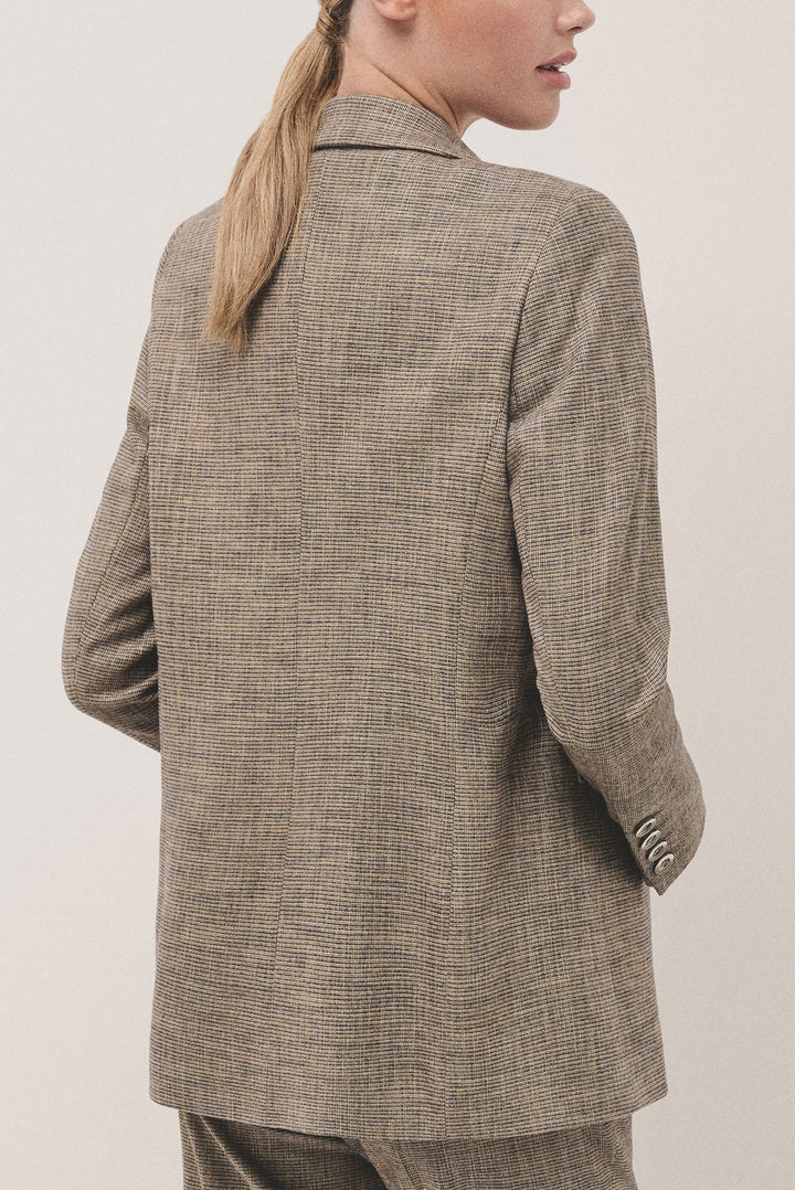 Knitwear | Beige and blue microprint blazer with one button by Spanish designer Roberto Verino