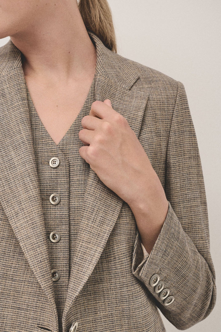 Knitwear | Beige and blue microprint blazer with one button by Spanish designer Roberto Verino