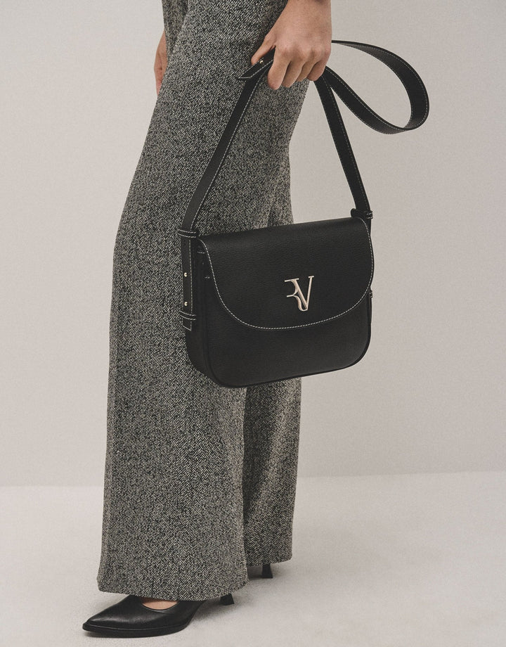 Handbags | Black grained leather Cuca Maxi shoulder bag by Spanish designer Roberto Verino