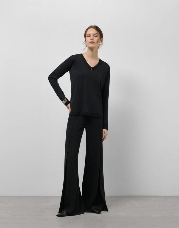 Knitwear | Black seamless long sleeve sweater by Spanish designer Roberto Verino