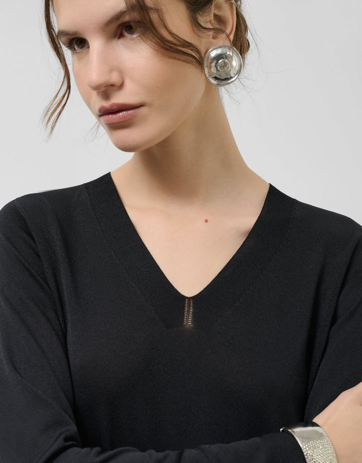 Knitwear | Black seamless long sleeve sweater by Spanish designer Roberto Verino