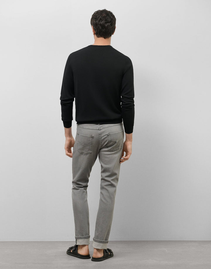 Pants | Black wool sweater with V - neck by Spanish designer Roberto Verino