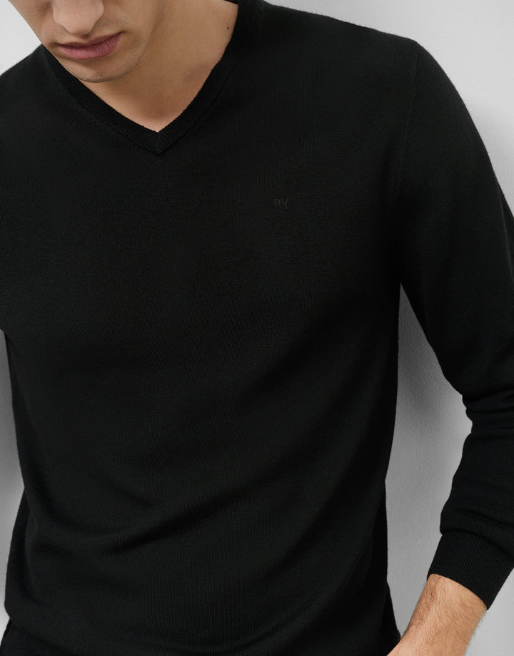 Pants | Black wool sweater with V - neck by Spanish designer Roberto Verino