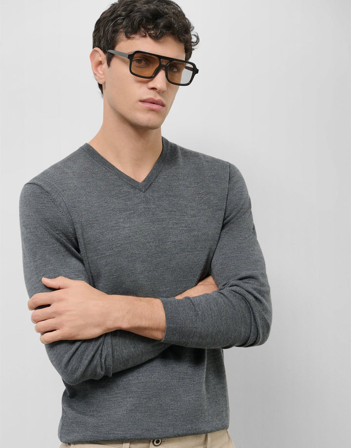 Pants | Grey wool sweater with V - neck by Spanish designer Roberto Verino