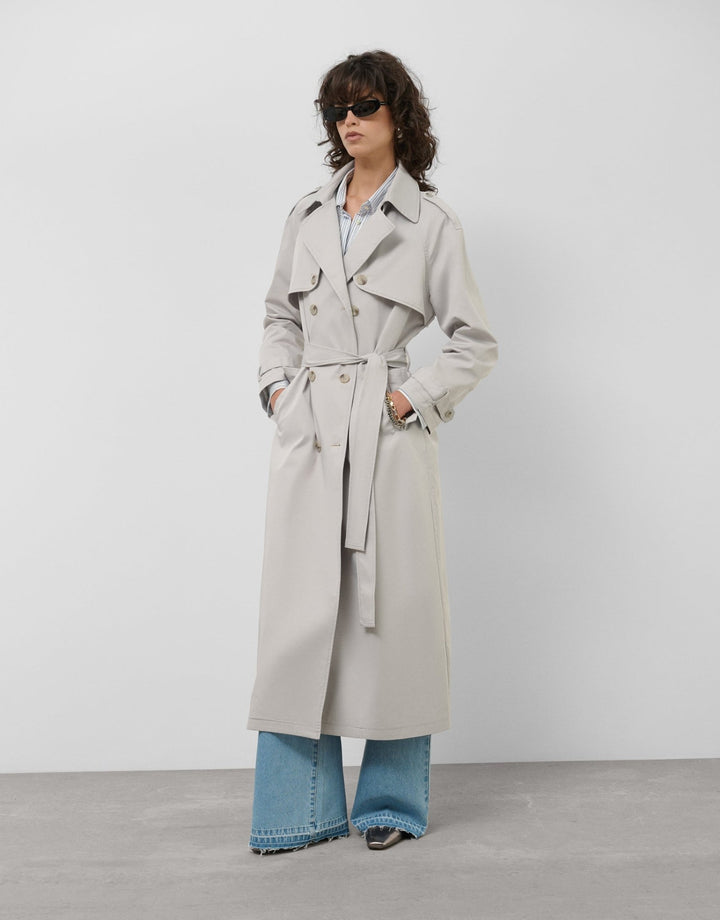 Outwear | Light gray classic long trench coat by Spanish designer Roberto Verino