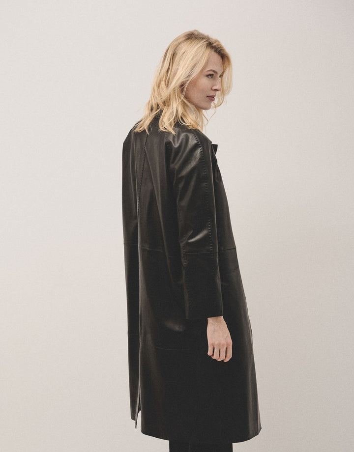 Outwear | Long black napa coat with ranglan sleeve by Spanish designer Roberto Verino