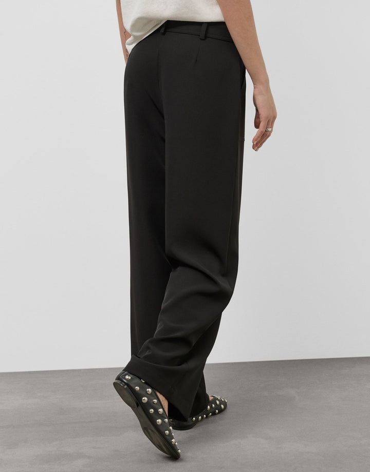 General | Wide black flowing twill pants with belt by Spanish designer Roberto Verino