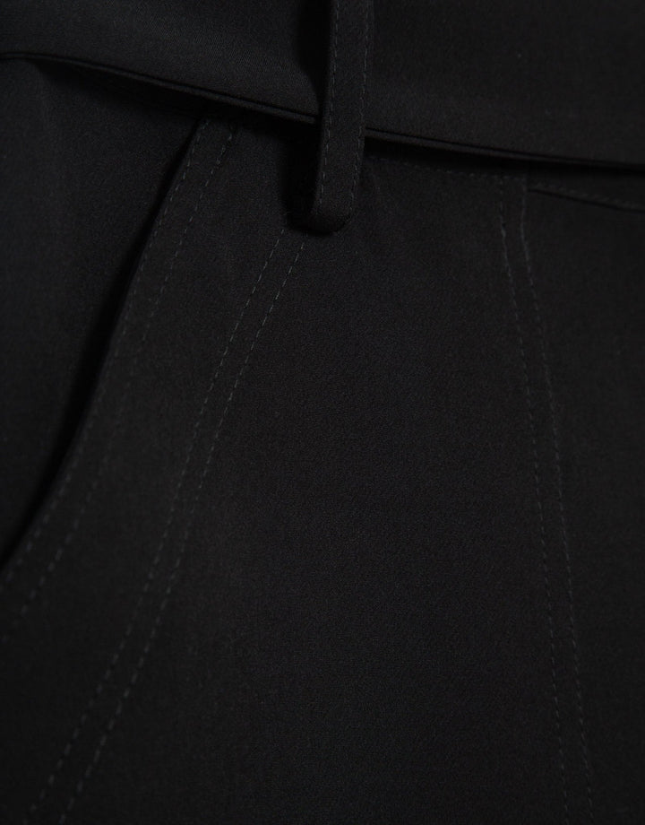 General | Wide black flowing twill pants with belt by Spanish designer Roberto Verino